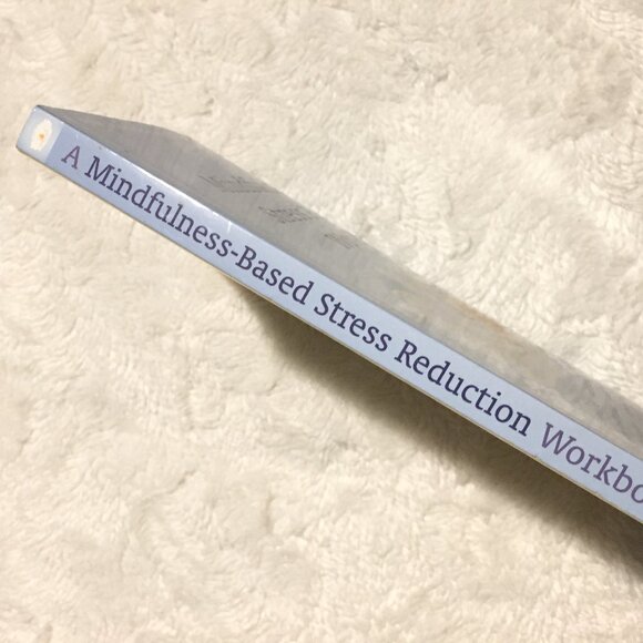'A Mindfulness-Based Stress Reduction Workbook' Softcover + CD - Picture 4 of 7